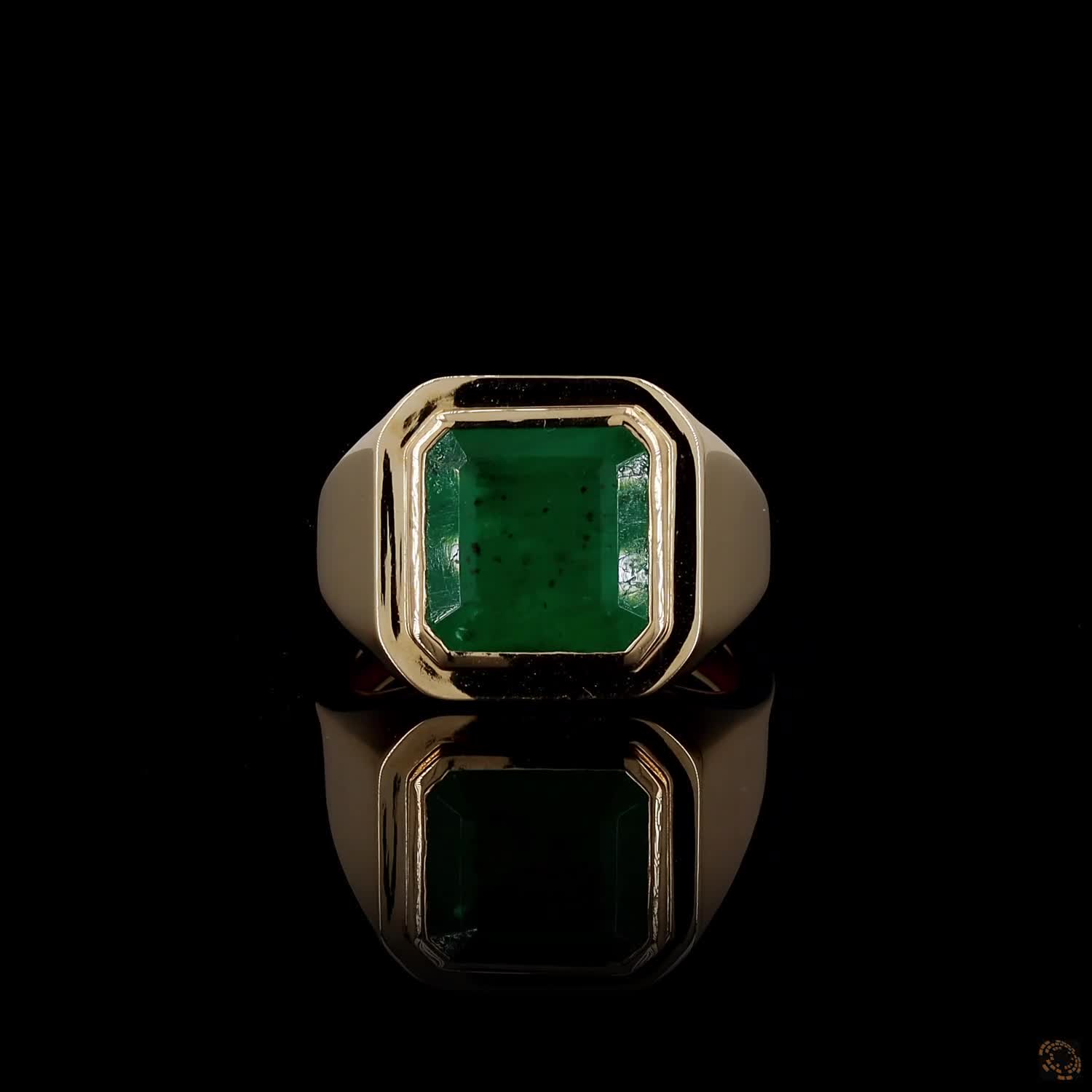 4.23 Ct Vibrant green emerald-cut emerald showcasing rich natural inclusions and classic step-faceted clarity