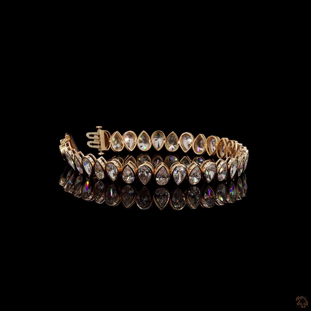 16.17 Ct Luxury Teardrop Crystal Tennis Bracelet – Gold-Tone Statement Link Bracelet with Brilliant-Cut Stones