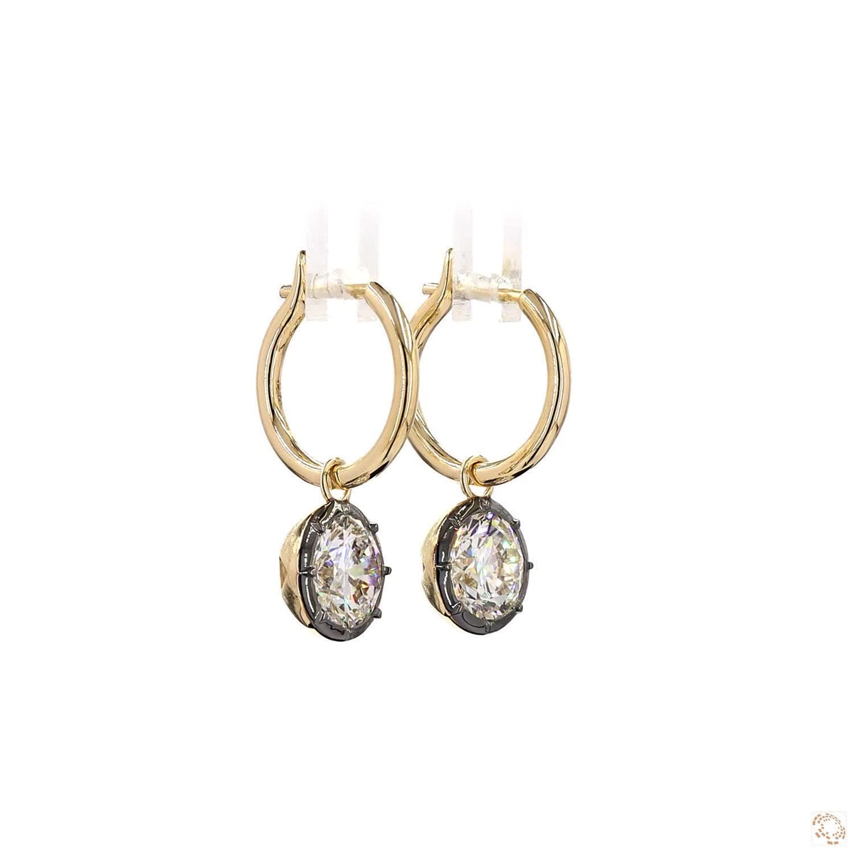 5.11 Ct The back of the setting boasts a domed openwork lattice gallery in warm gold, letting light enter from all angles while ensuring a finished look from every perspective