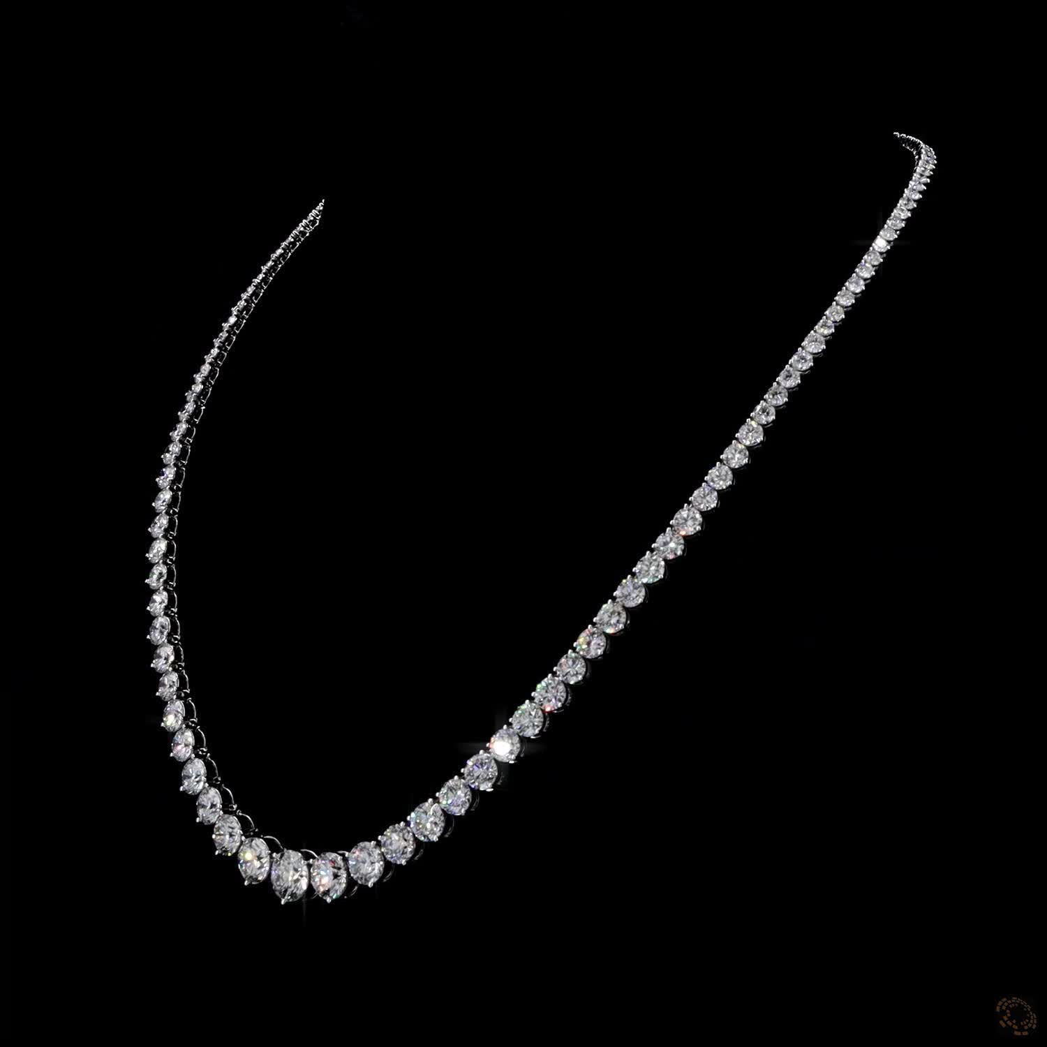 29.08 Ct Accentuate your neckline with this graduated round-cut diamond tennis necklace