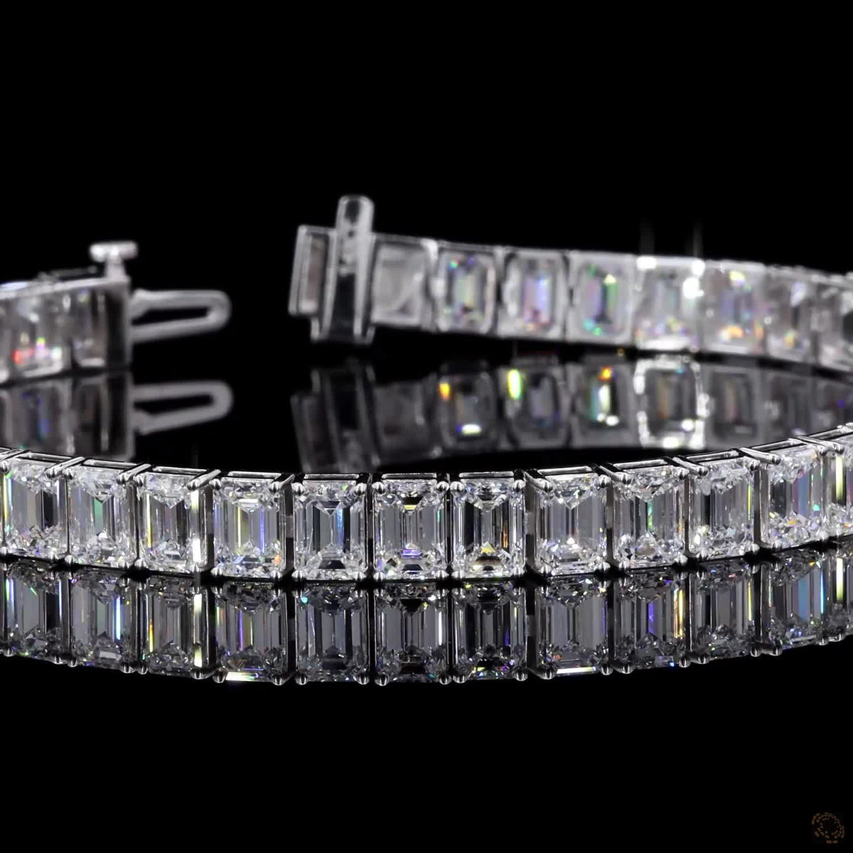 18.1 Ct Emerald Cut Vertical North-South basket setting orientation