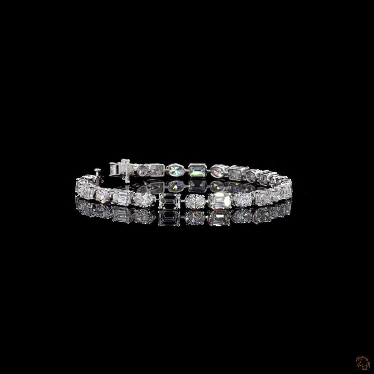 14.5 Ct Luxury Oval-Emerald cut Diamond Fashion Bracelet in Gold Setting