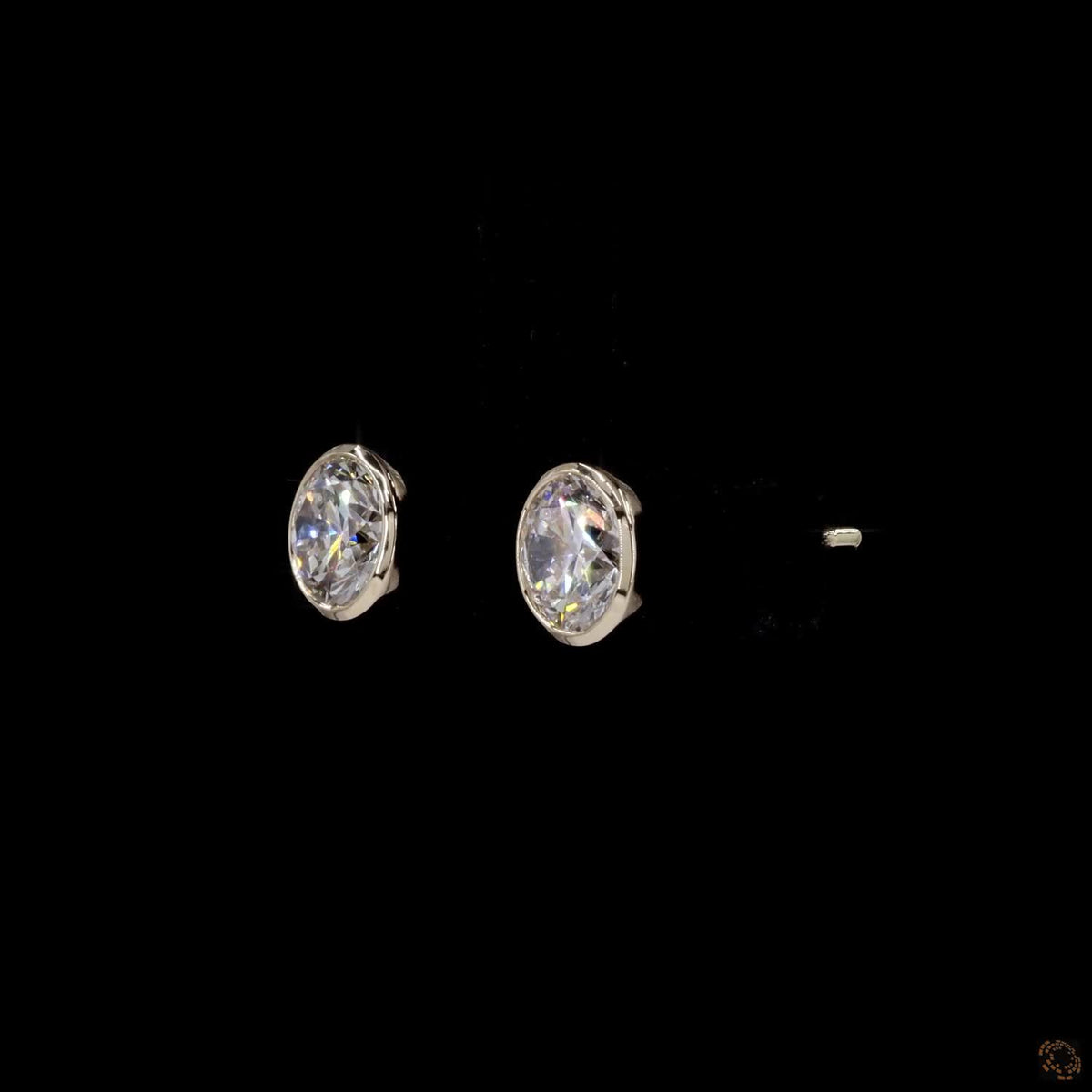 2.05 Ct The protective metal trim offers a smooth, snag-free profile suitable for active lifestyles and professional daily wear