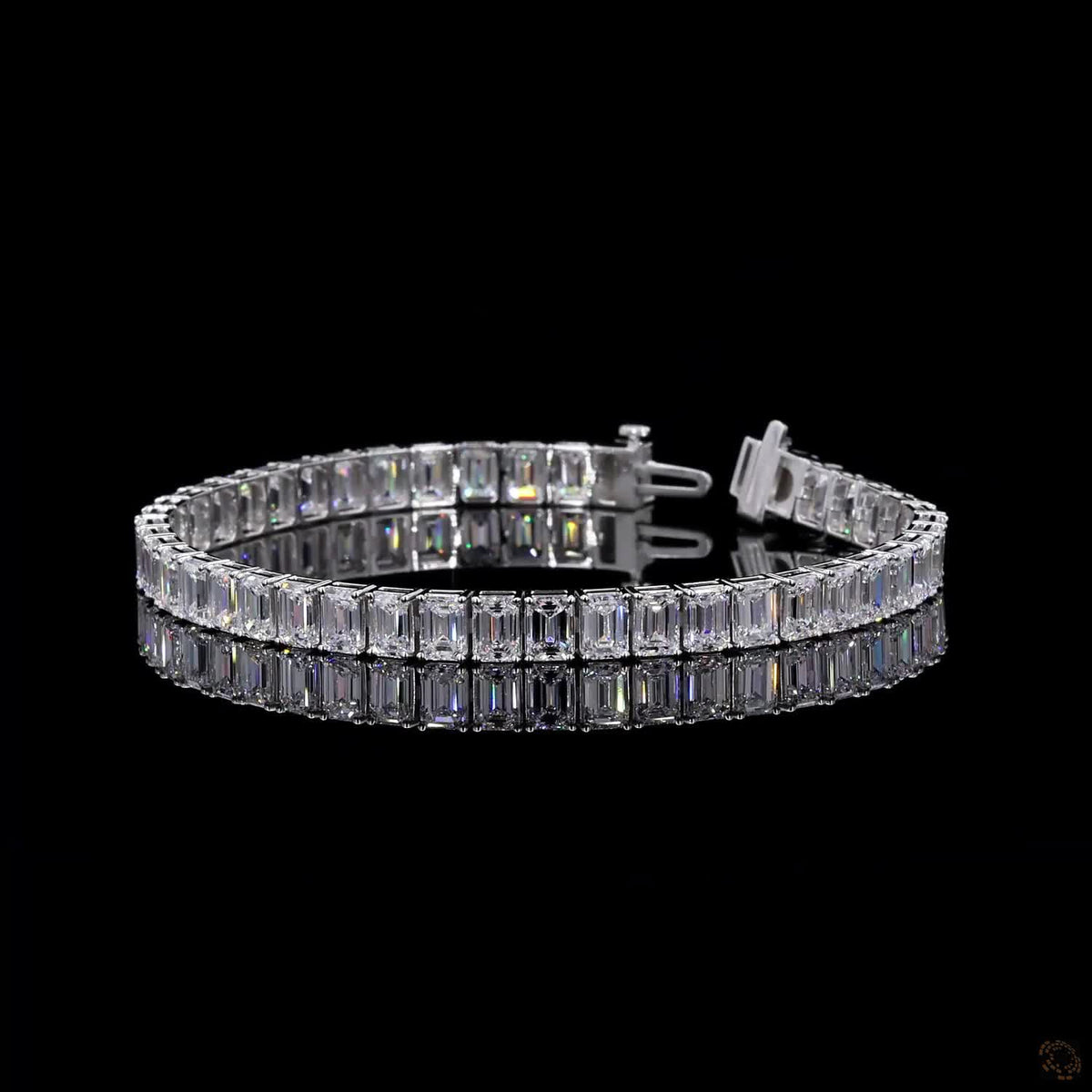 18.1 Ct Emerald Cut Vertical North-South basket setting orientation