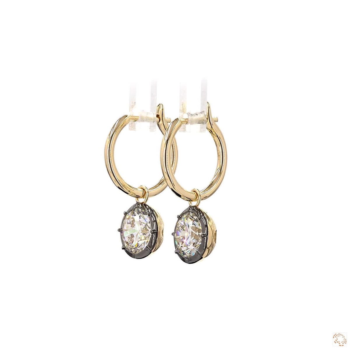 5.11 Ct The back of the setting boasts a domed openwork lattice gallery in warm gold, letting light enter from all angles while ensuring a finished look from every perspective