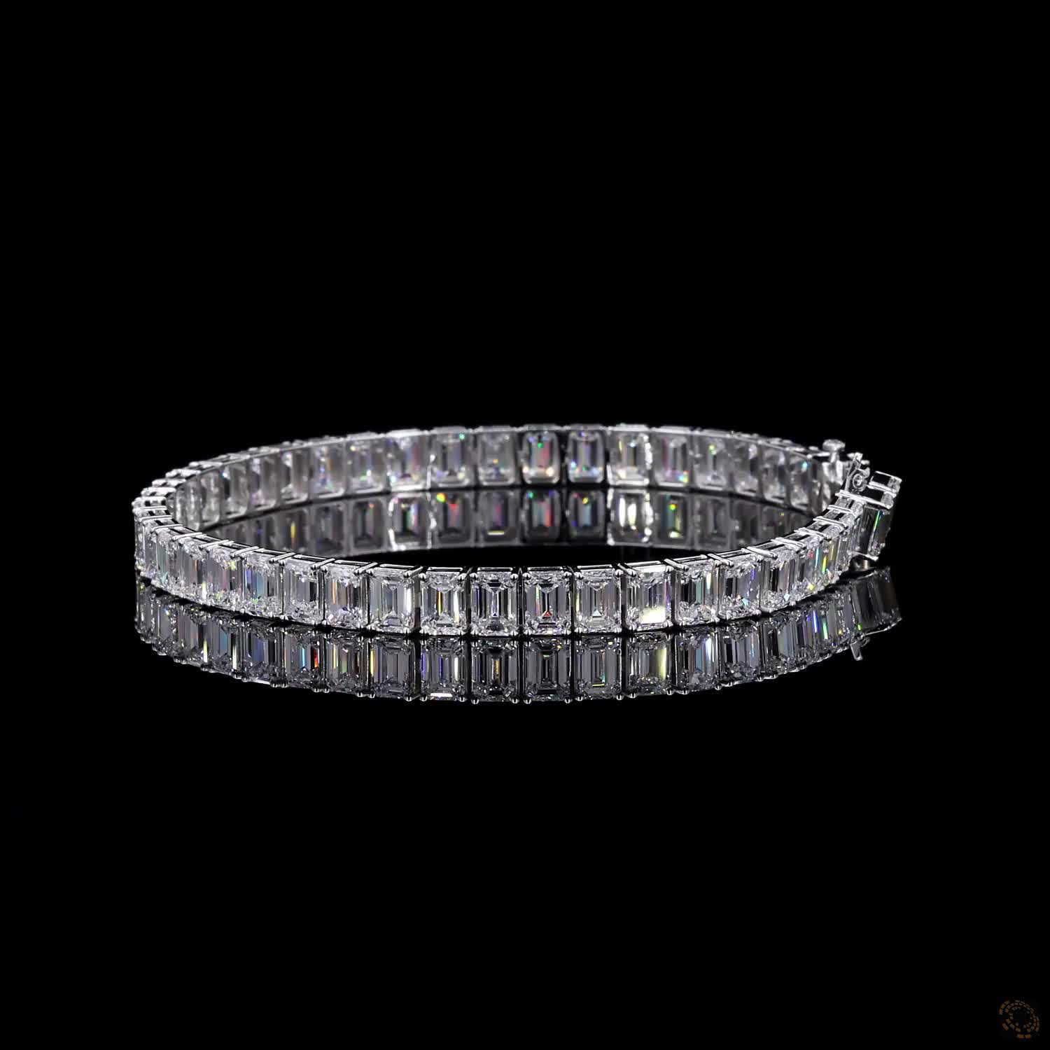 18.1 Ct Emerald Cut Vertical North-South basket setting orientation