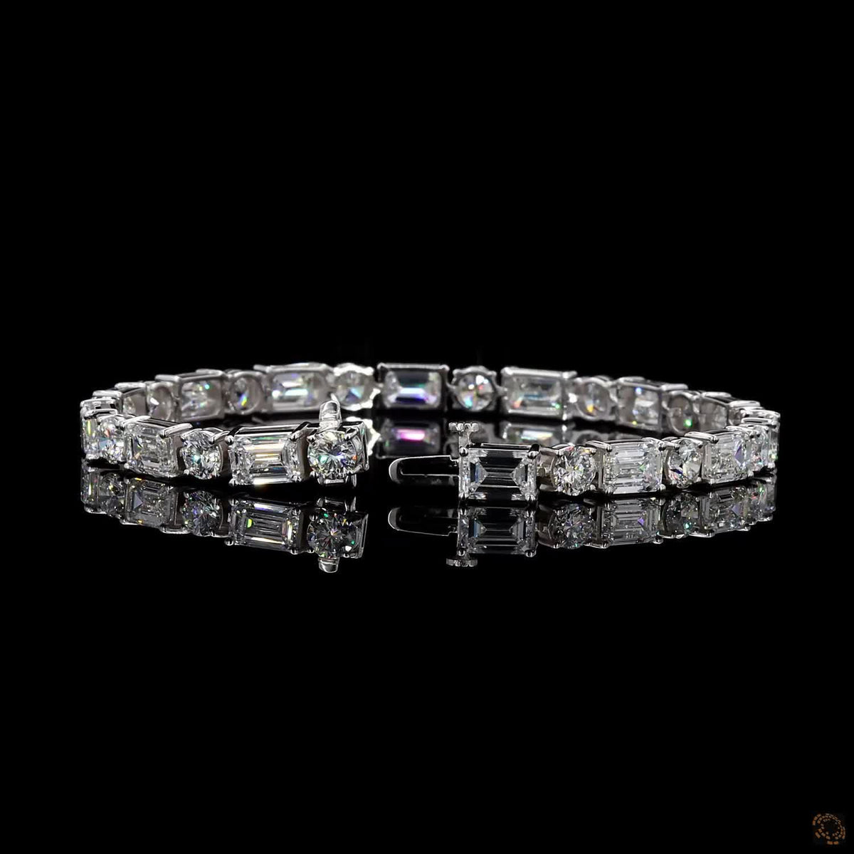 17.94 Ct Luxury Round-Emerald cut Diamond Fancy Bracelet in Gold Setting