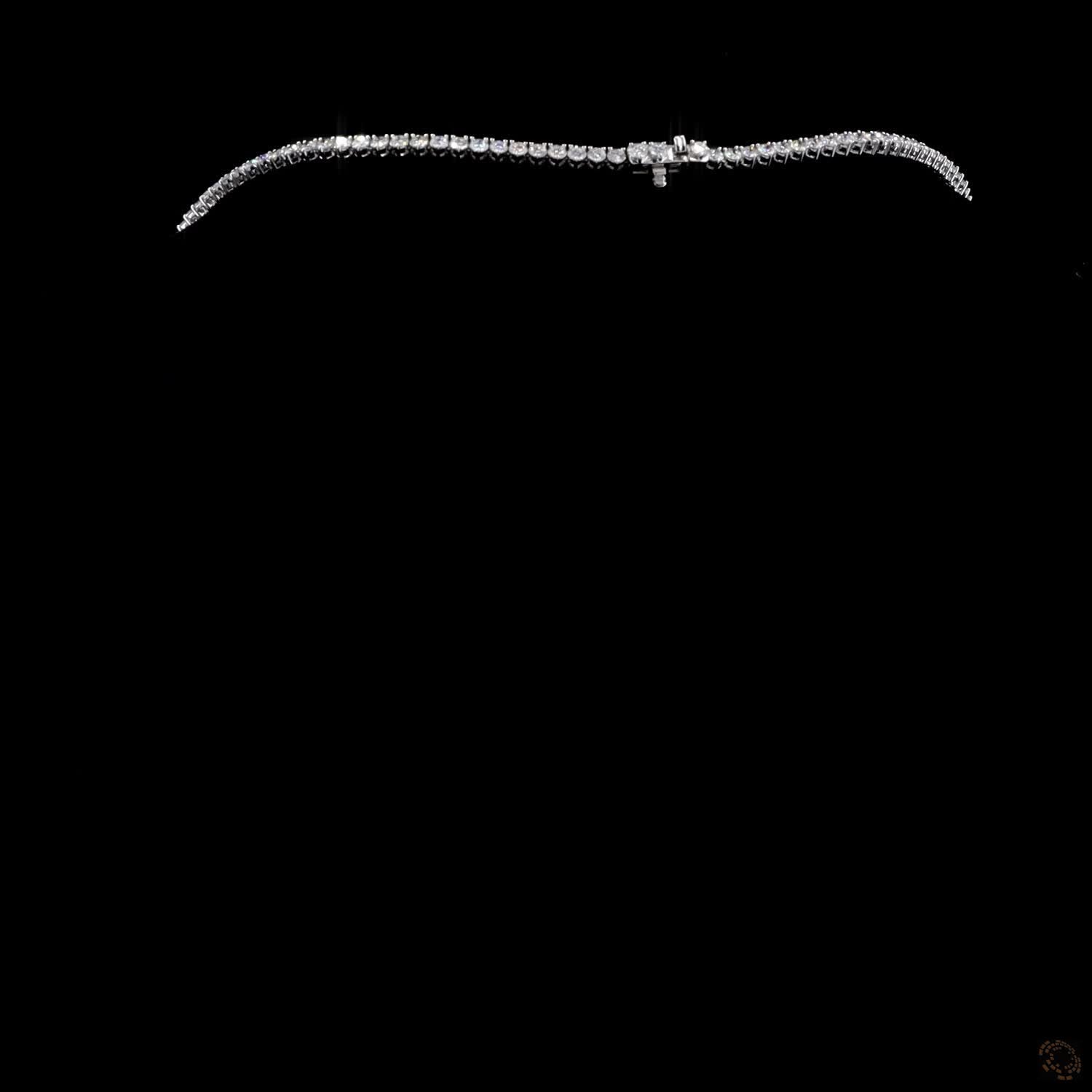 29.08 Ct Accentuate your neckline with this graduated round-cut diamond tennis necklace