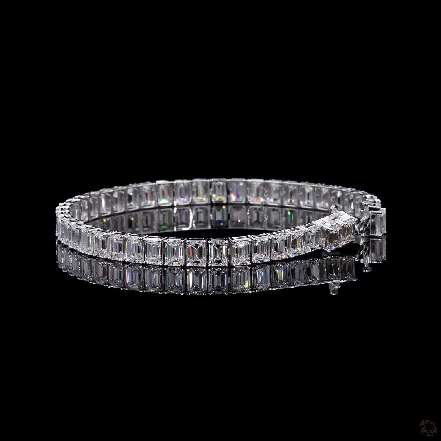 18.1 Ct Emerald Cut Vertical North-South basket setting orientation