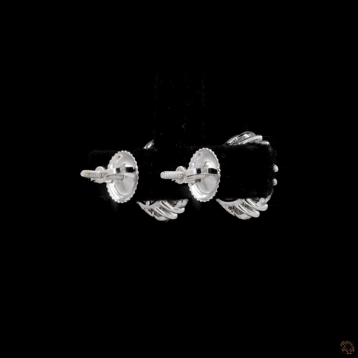 2.2 Ct Round Brilliant Cut Central diamond framed by a floral halo of round diamonds
