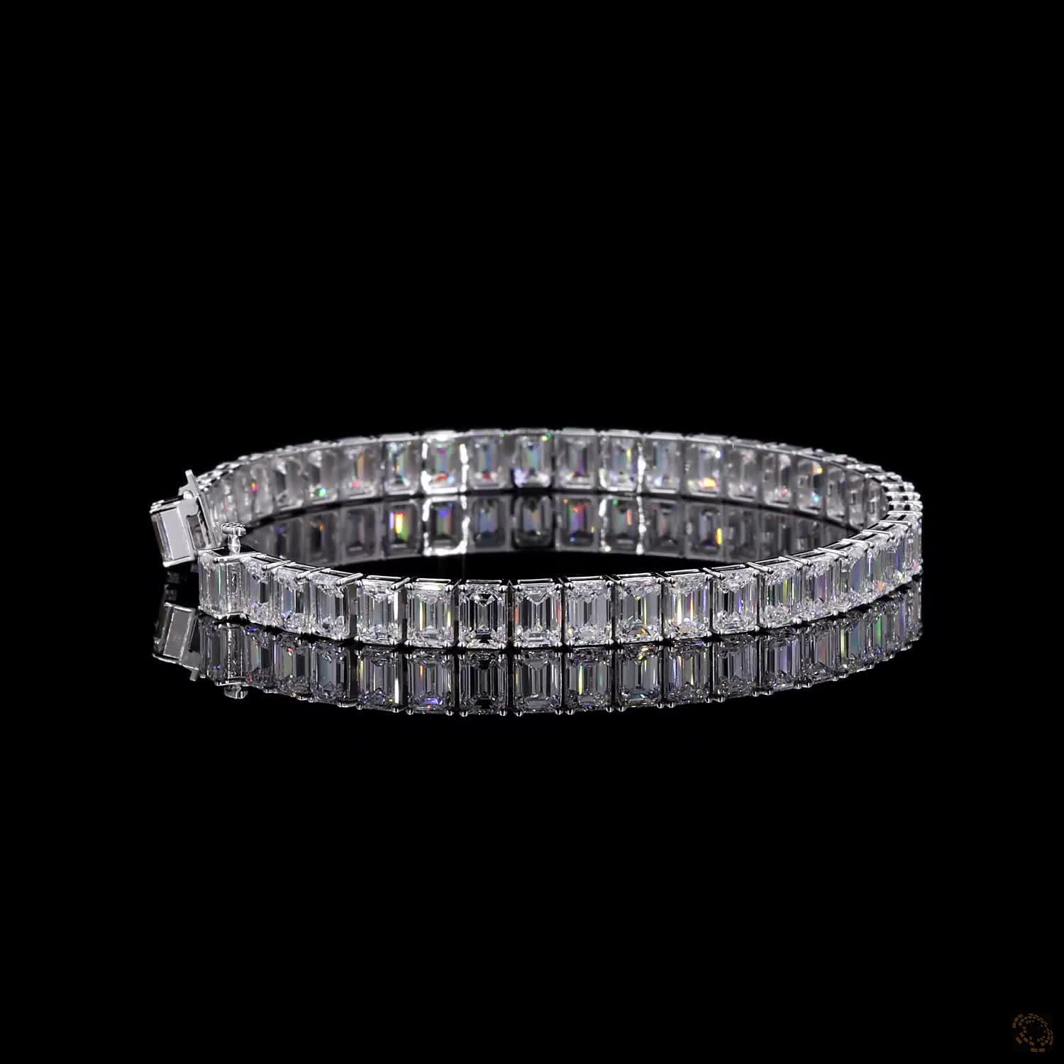 18.1 Ct Emerald Cut Vertical North-South basket setting orientation