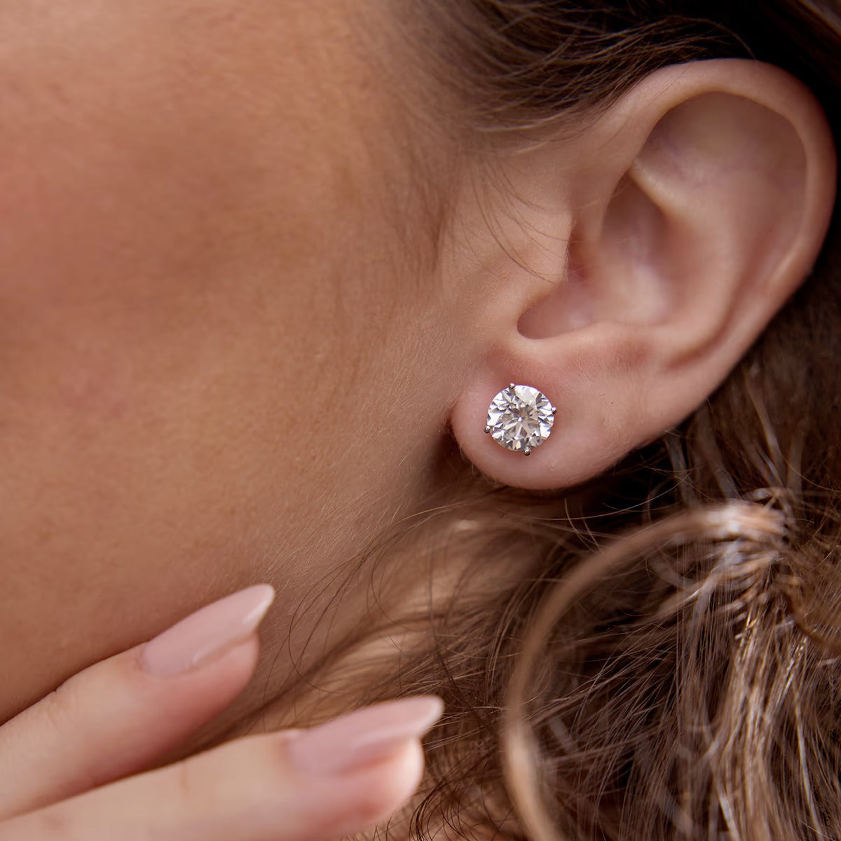 4.00 Ct Round Shap Diamond 4- Prong Near-Colorless Diamonds Stud Earrings
