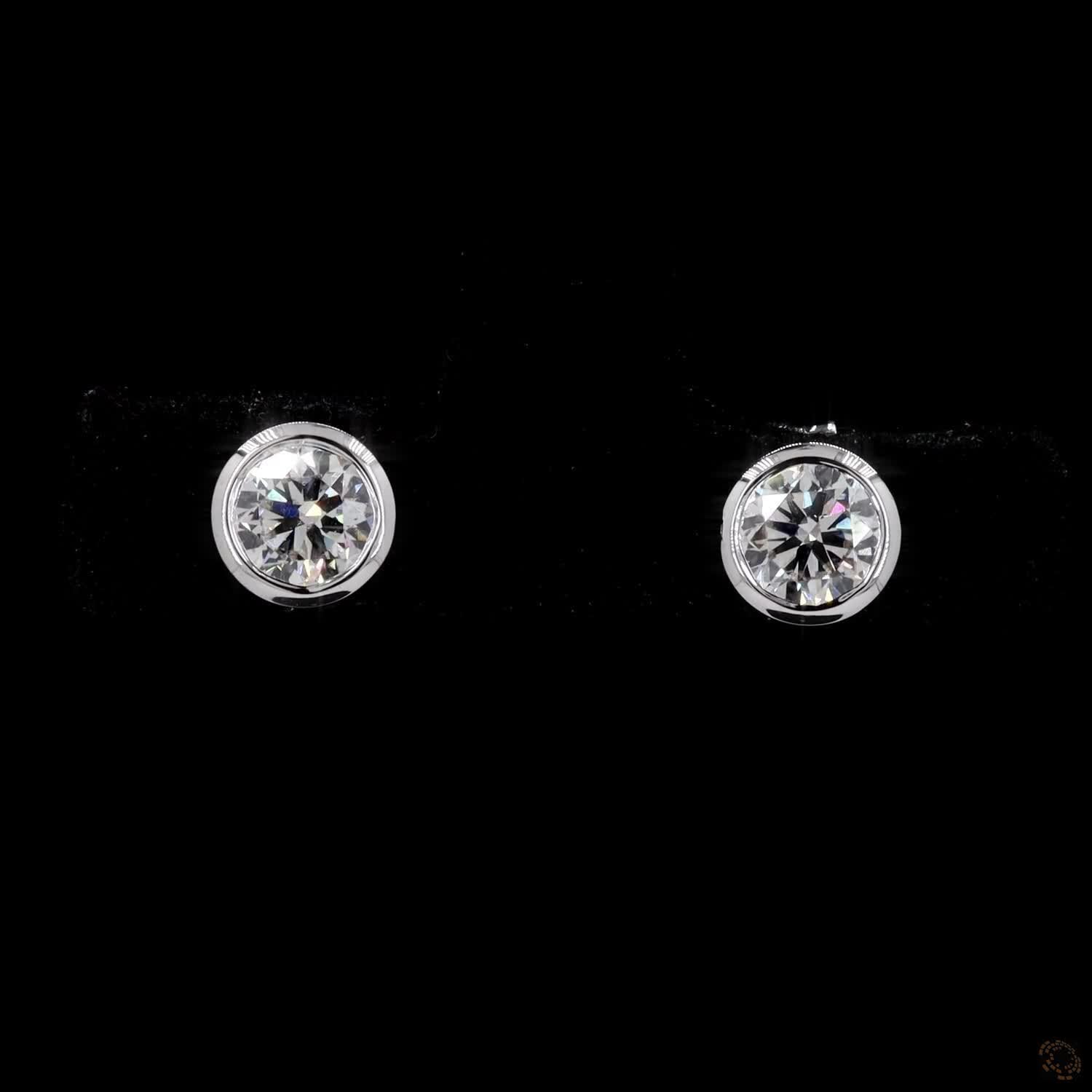 0.97 Ct Solid 14K White Gold Round Brilliant Diamond Stud Earrings – Compas Claw Solitaire Studs