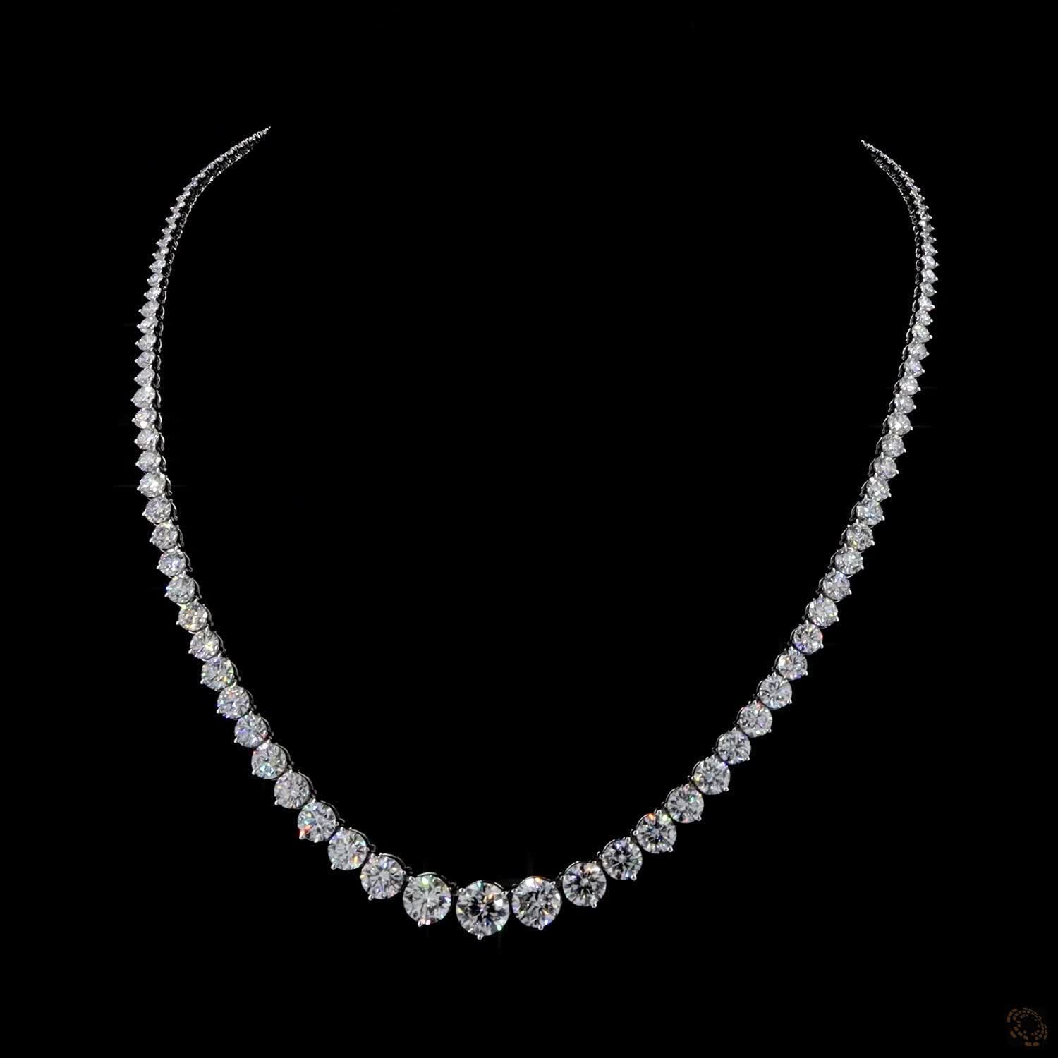 29.08 Ct Accentuate your neckline with this graduated round-cut diamond tennis necklace