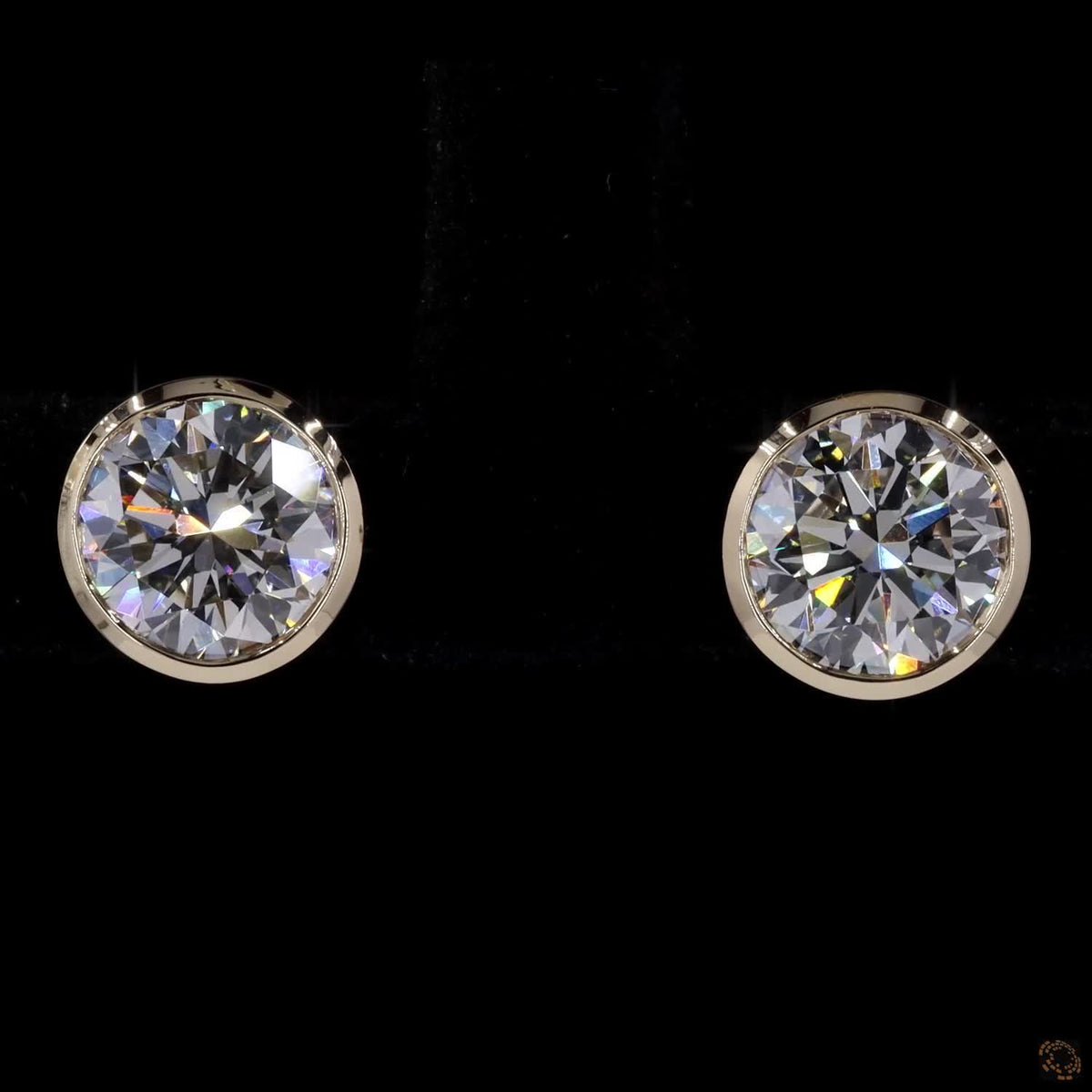 2.05 Ct The protective metal trim offers a smooth, snag-free profile suitable for active lifestyles and professional daily wear
