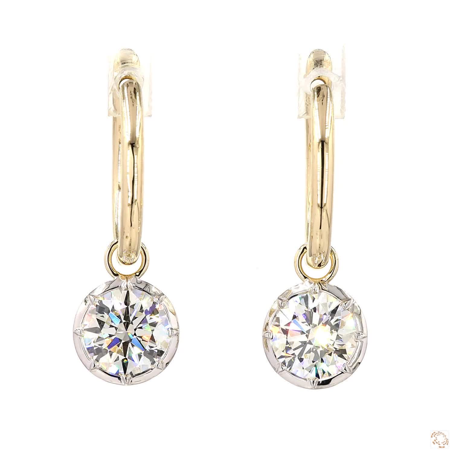 3.04 Ct The slim white metal border encircling the round diamond blends seamlessly with the stone's edges, visually enhancing its size and brilliance