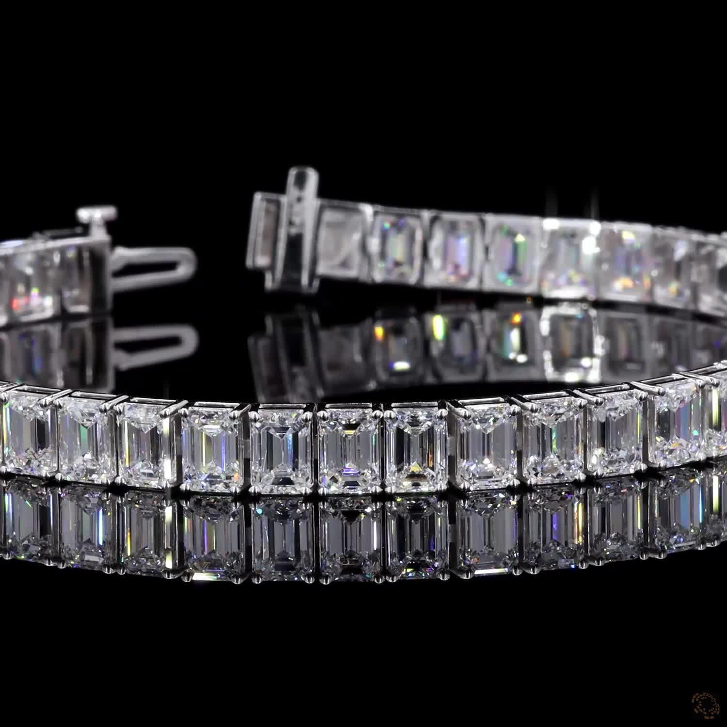 18.1 Ct Emerald Cut Vertical  North-South basket setting orientation