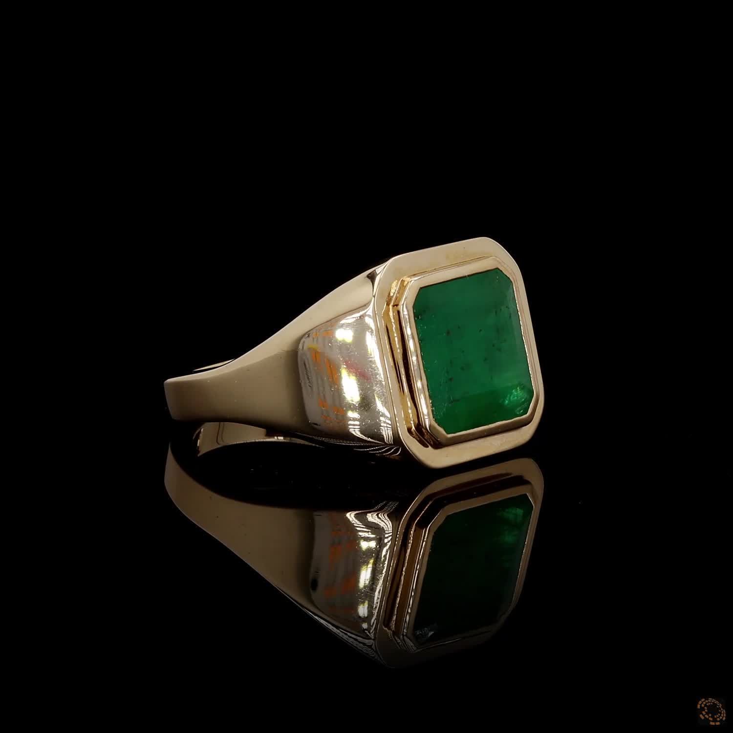 4.23 Ct Vibrant green emerald-cut emerald showcasing rich natural inclusions and classic step-faceted clarity
