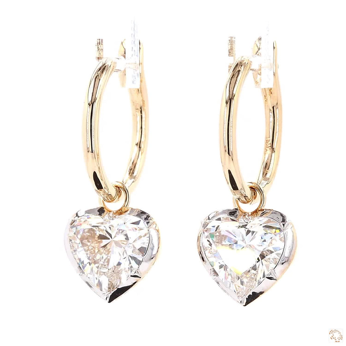 5.27 Ct Sculpted gallery basket with v-prongs protecting the point and lobes of the heart