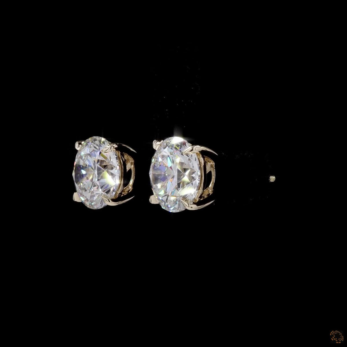 6.05 Ct The tapered V-shaped basket fits snugly inside the ear piercing, preventing the top-heavy droop common with traditional high-set basket studs