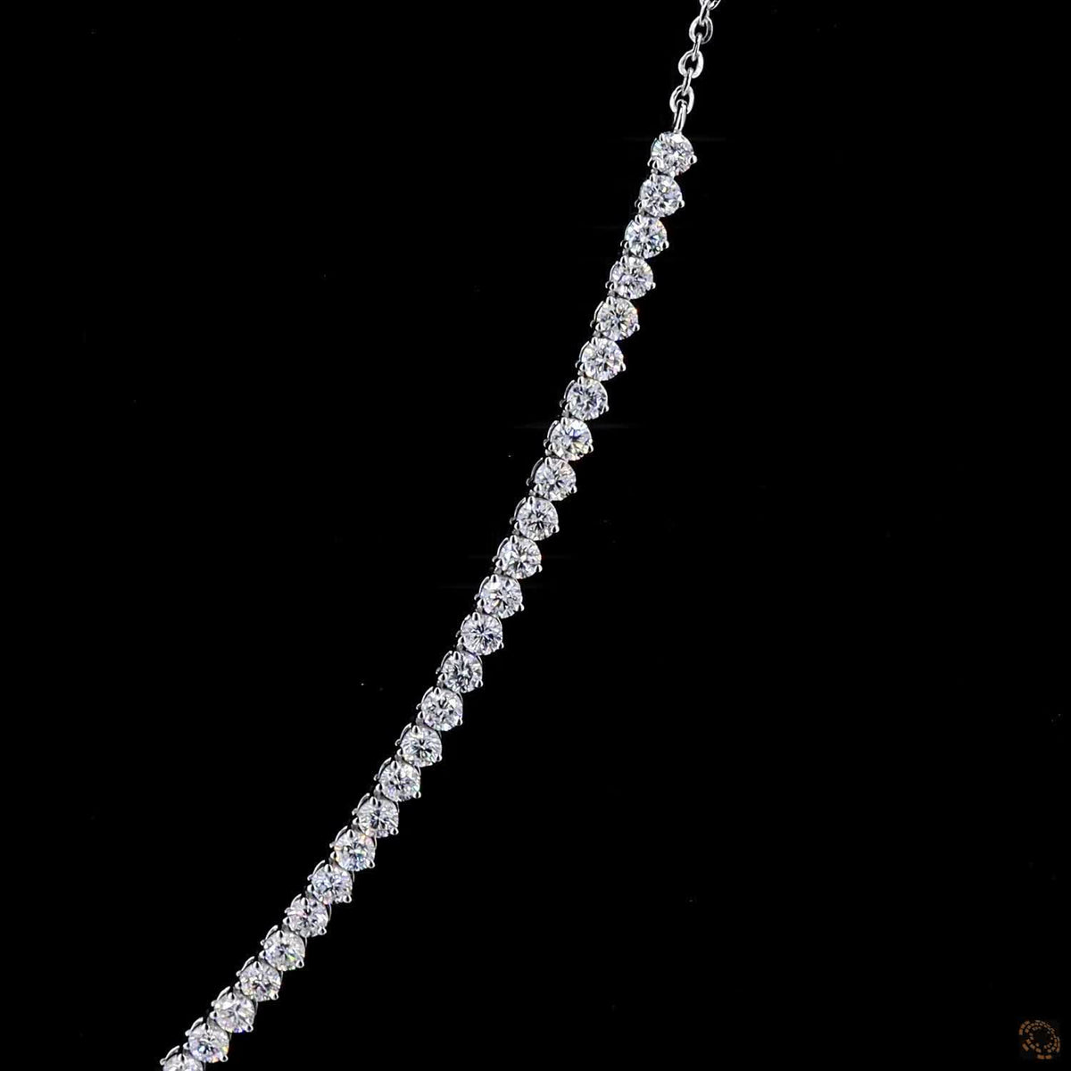 4.00 Ct Graduated Round Brilliant Diamond Graduated Riviera Line Necklace in White Gold