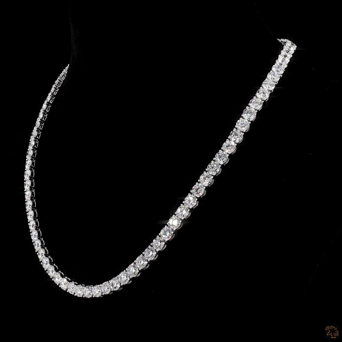46.66 Ct Single continuous row of uniform round brilliant-cut diamonds