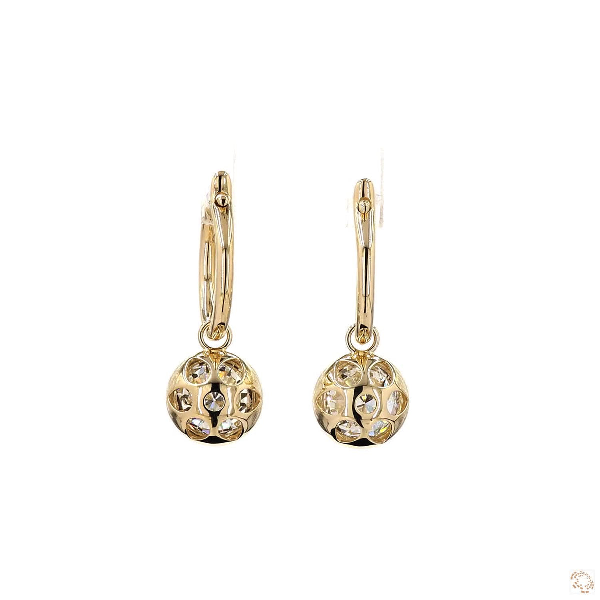 5.11 Ct The back of the setting boasts a domed openwork lattice gallery in warm gold, letting light enter from all angles while ensuring a finished look from every perspective