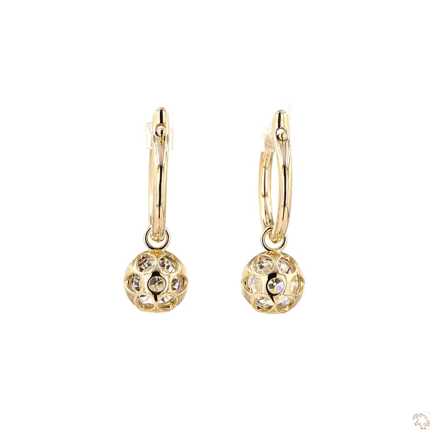 3.04 Ct The slim white metal border encircling the round diamond blends seamlessly with the stone's edges, visually enhancing its size and brilliance