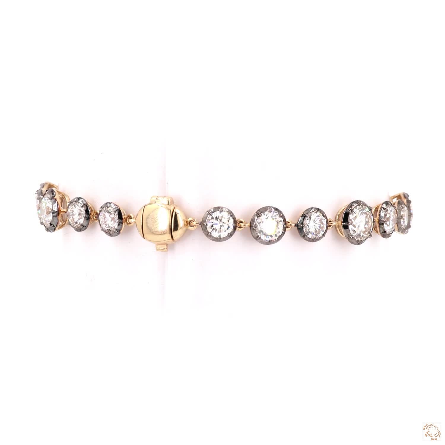 9.40 Ct  Vintage-Inspired Black Collar Round Diamond Link Bracelet in Yellow Gold