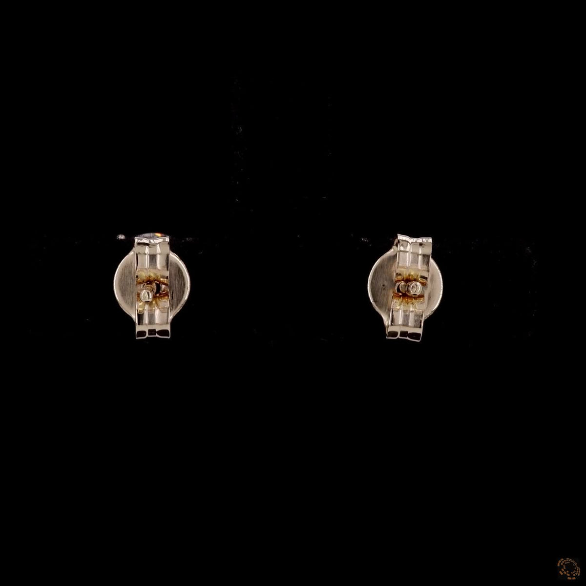 1.56 Ct Traditional 4-Prong Basket Setting with split-claw prong detailing