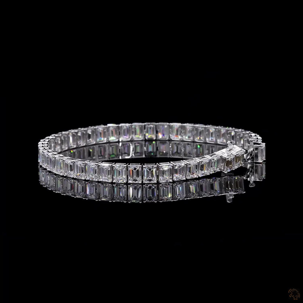 18.1 Ct Emerald Cut Vertical  North-South basket setting orientation