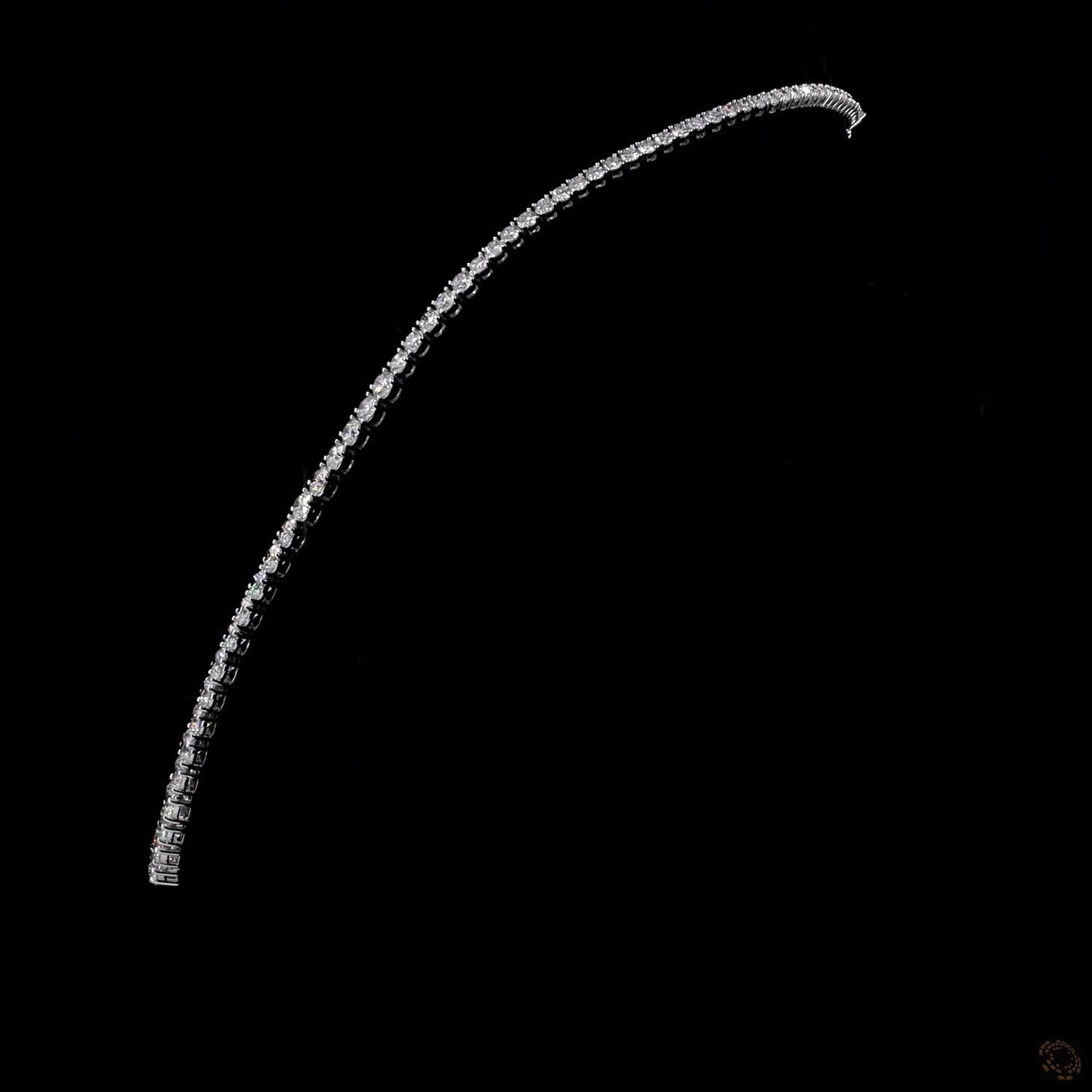 29.02 Ct Round Brilliant Cut diamonds seamlessly graduated from prominent center stones down to smaller accent stones toward the clasp