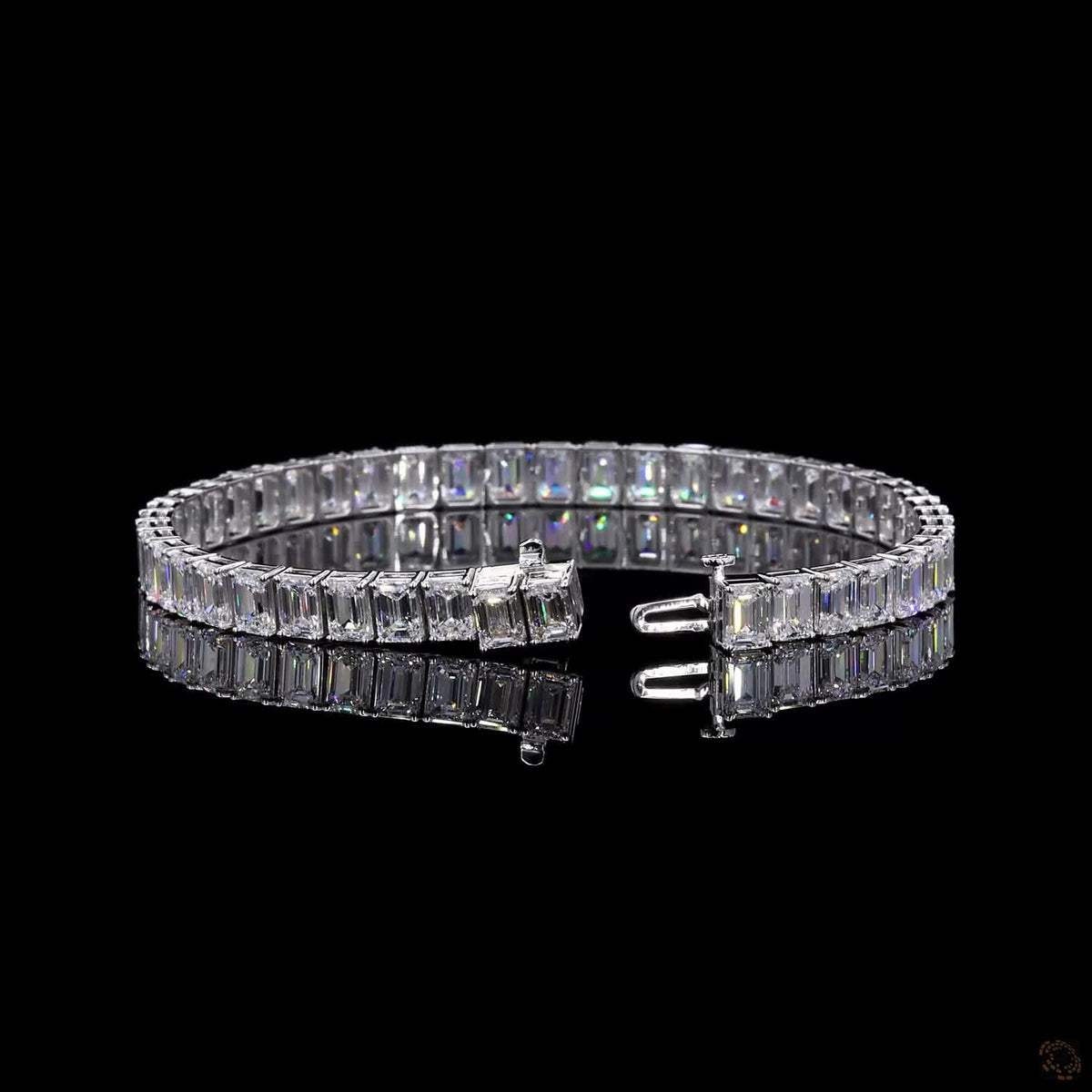 18.1 Ct Emerald Cut Vertical  North-South basket setting orientation