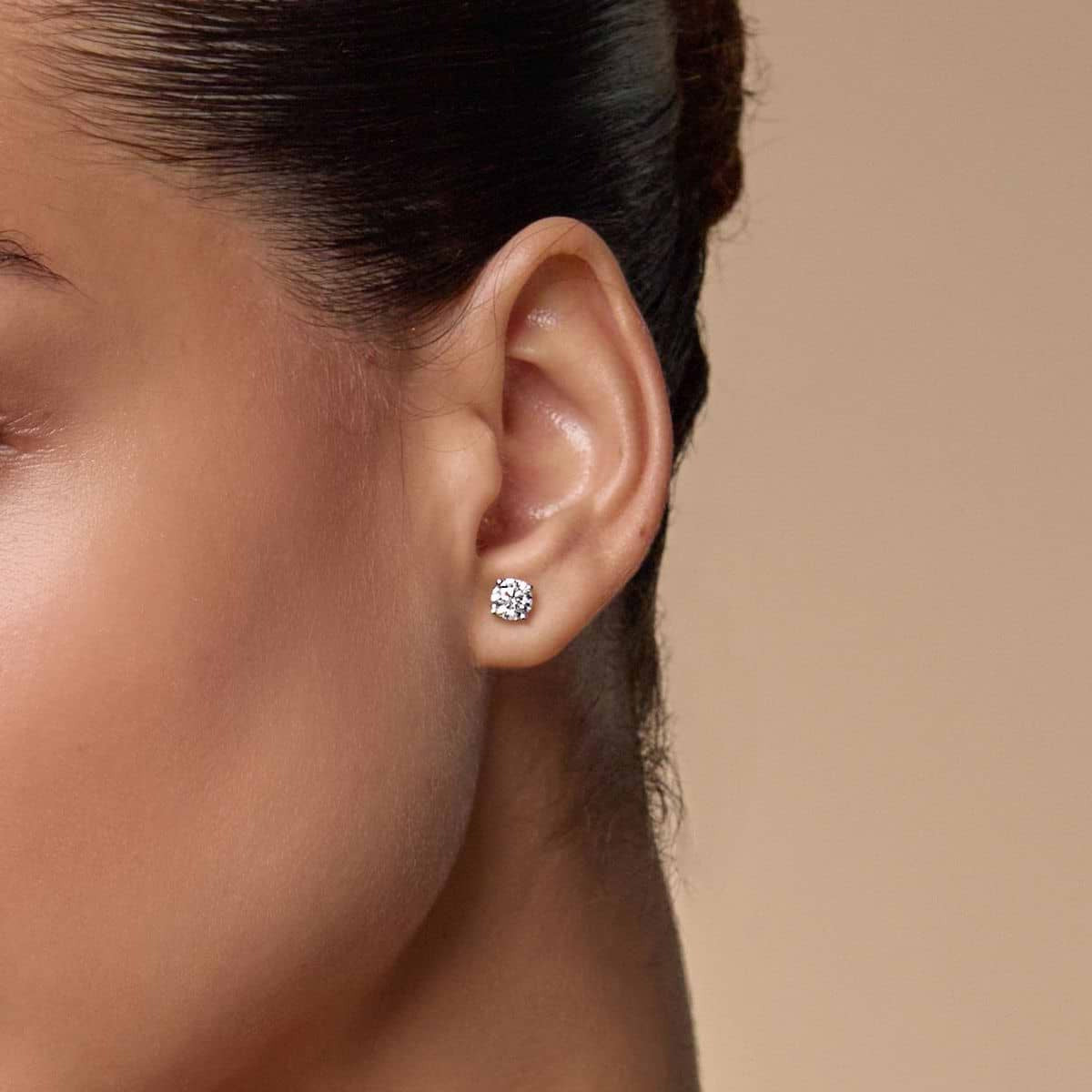 1.50 Ct Round Shap Diamond 4- Prong Near-Colorless Diamonds Stud Earrings