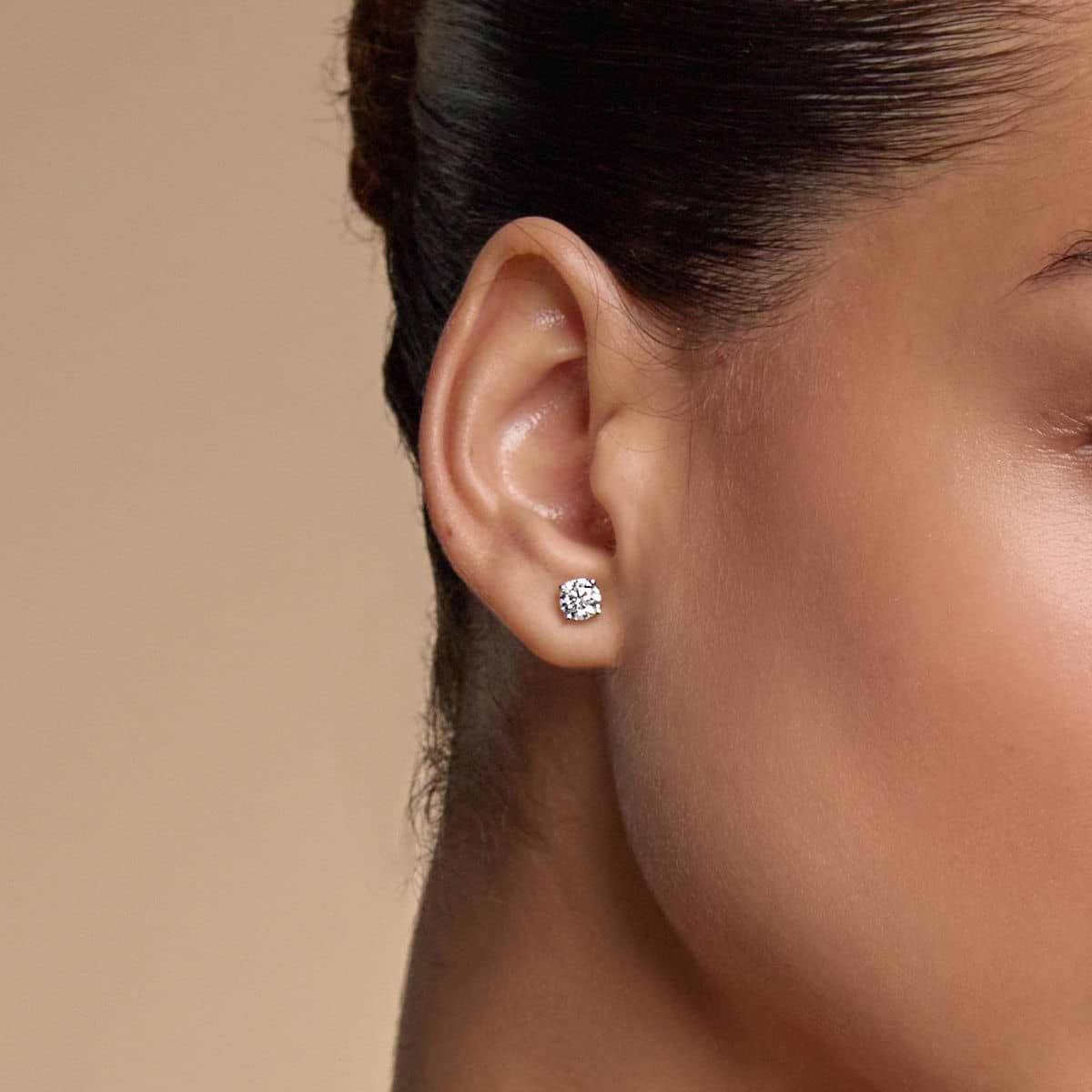 1.00 Ct Round Shap Diamond 4- Prong Near-Colorless Diamonds Stud Earrings