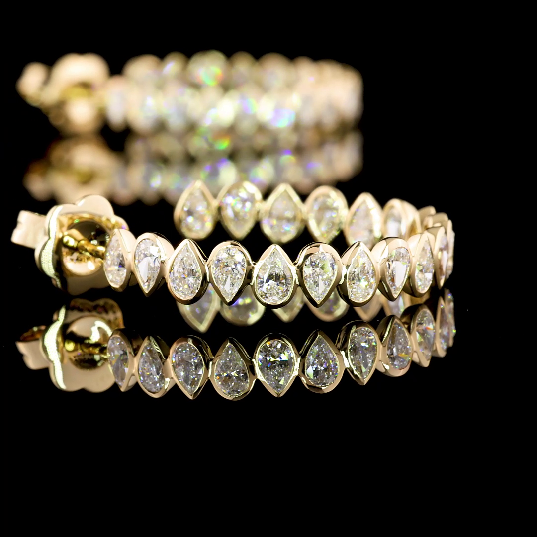 2.74 Cts 14K YELLOW GOLD Pear Shape C Hoops Earring