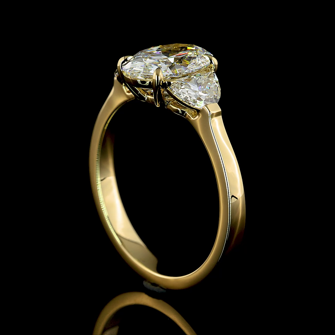 2.12 Cts 14K YELLOW GOLD Oval Shape 3 Stones Ring