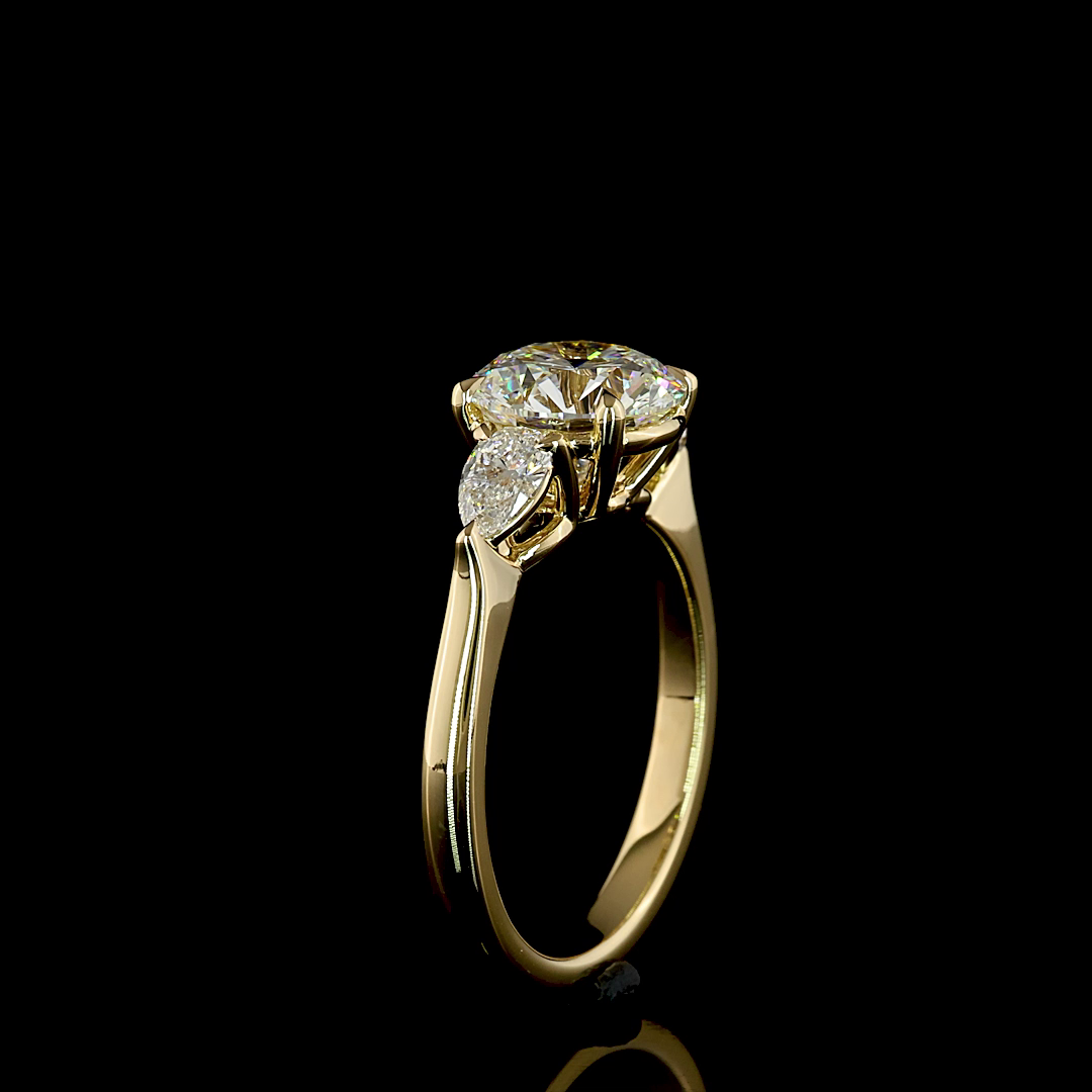 2.71 Cts 14K YELLOW GOLD Round Shape 3 Stones Ring