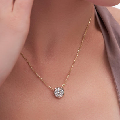 2.50 Ct Luxurious Gold Pendant with Round Diamond - Studio Elegance Necklace